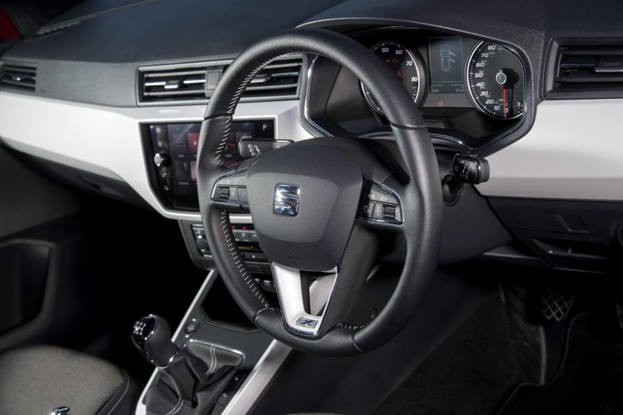 Панель приборов Seat Arona Xcellence 2017 года  (UK) (фото 32 из 40)